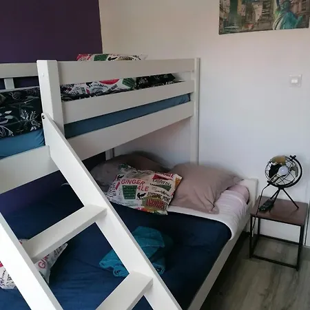 La Maison Des Amis Bed & Breakfast *